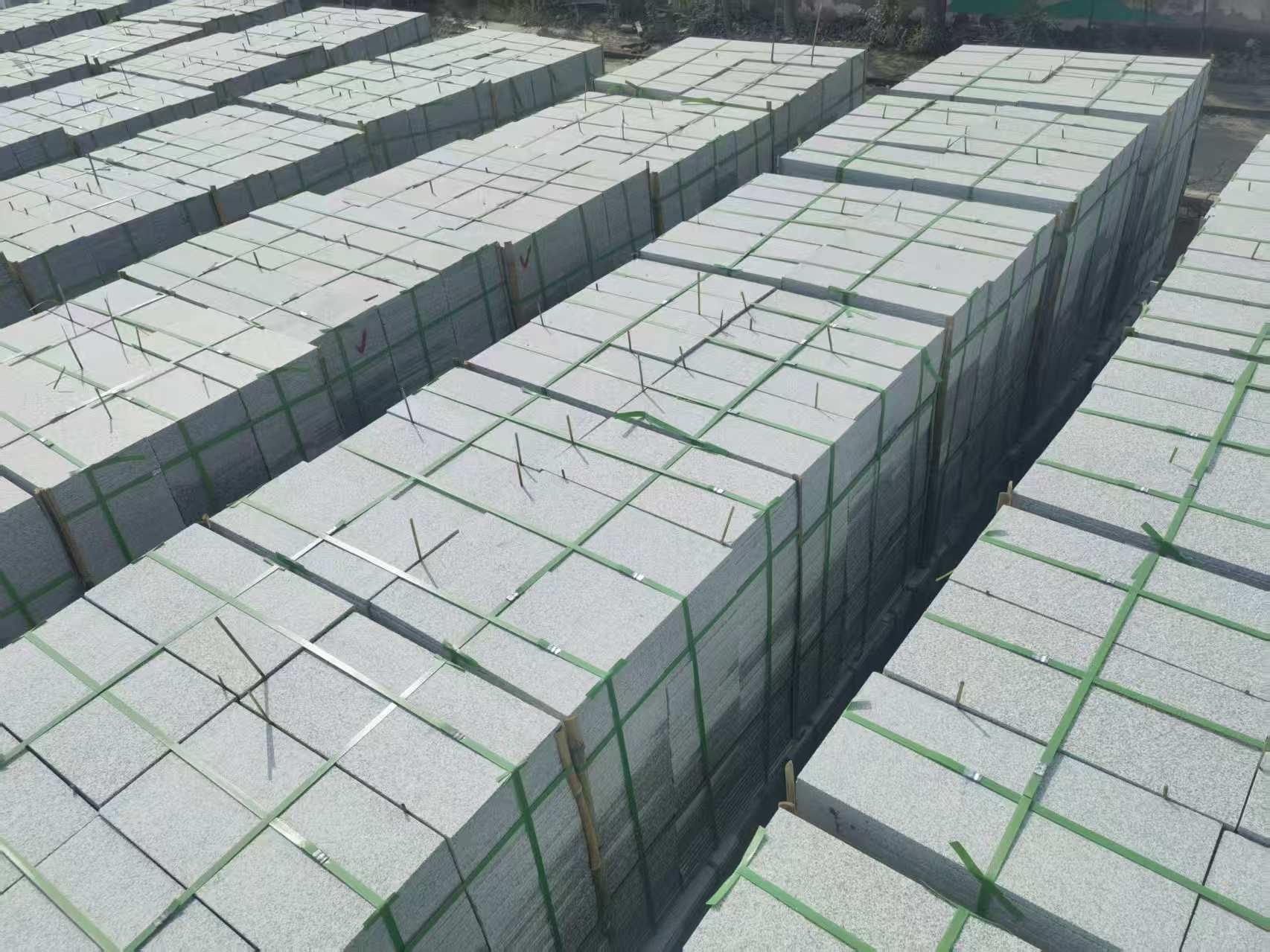 松原 芝麻白1.8公分火烧300*600地铺，清仓大甩卖