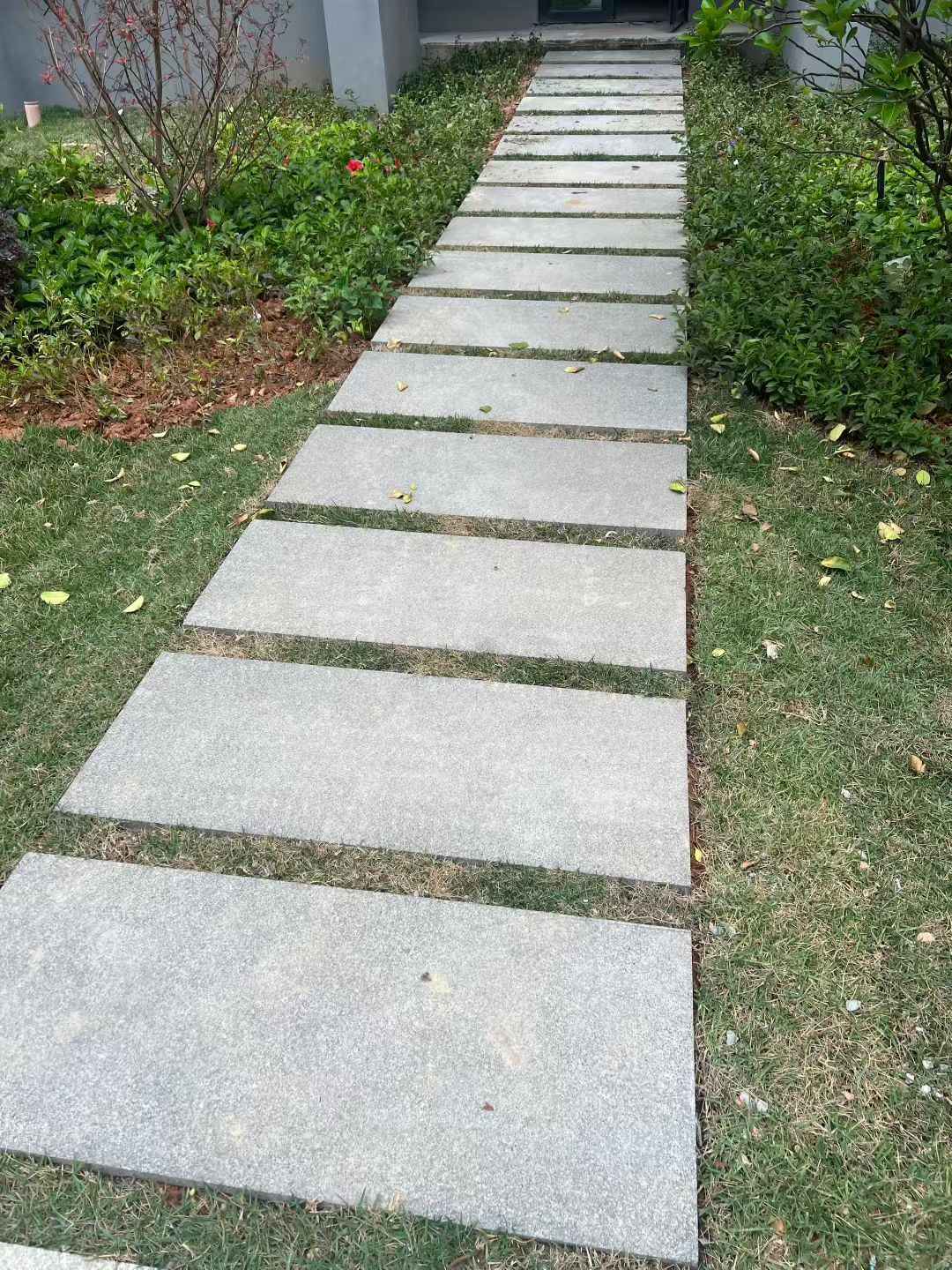 松原 芝麻黑小区踏步、汀步石铺装效果