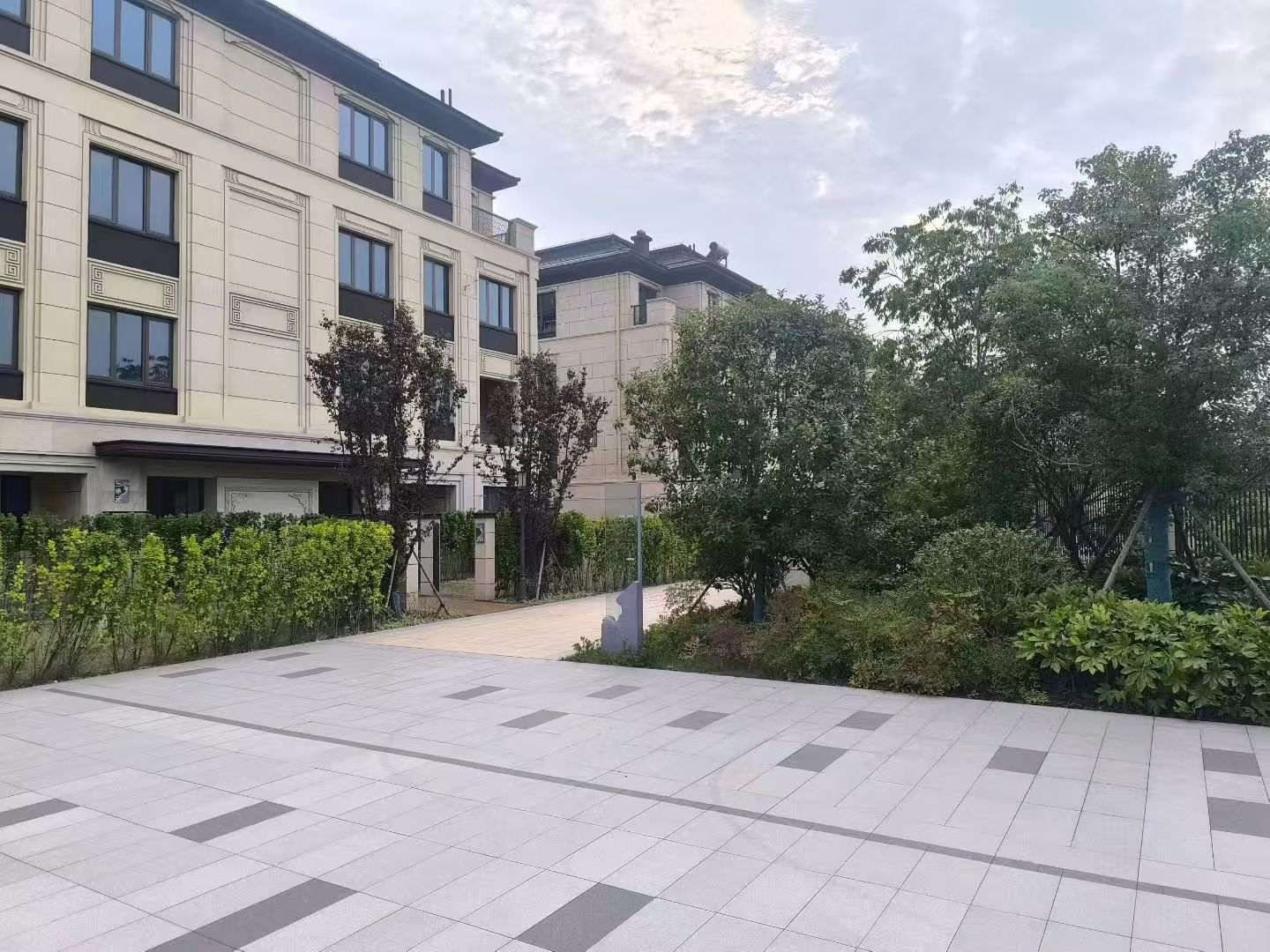 松原 芝麻白与芝麻白搭配铺装，尺寸1200*600