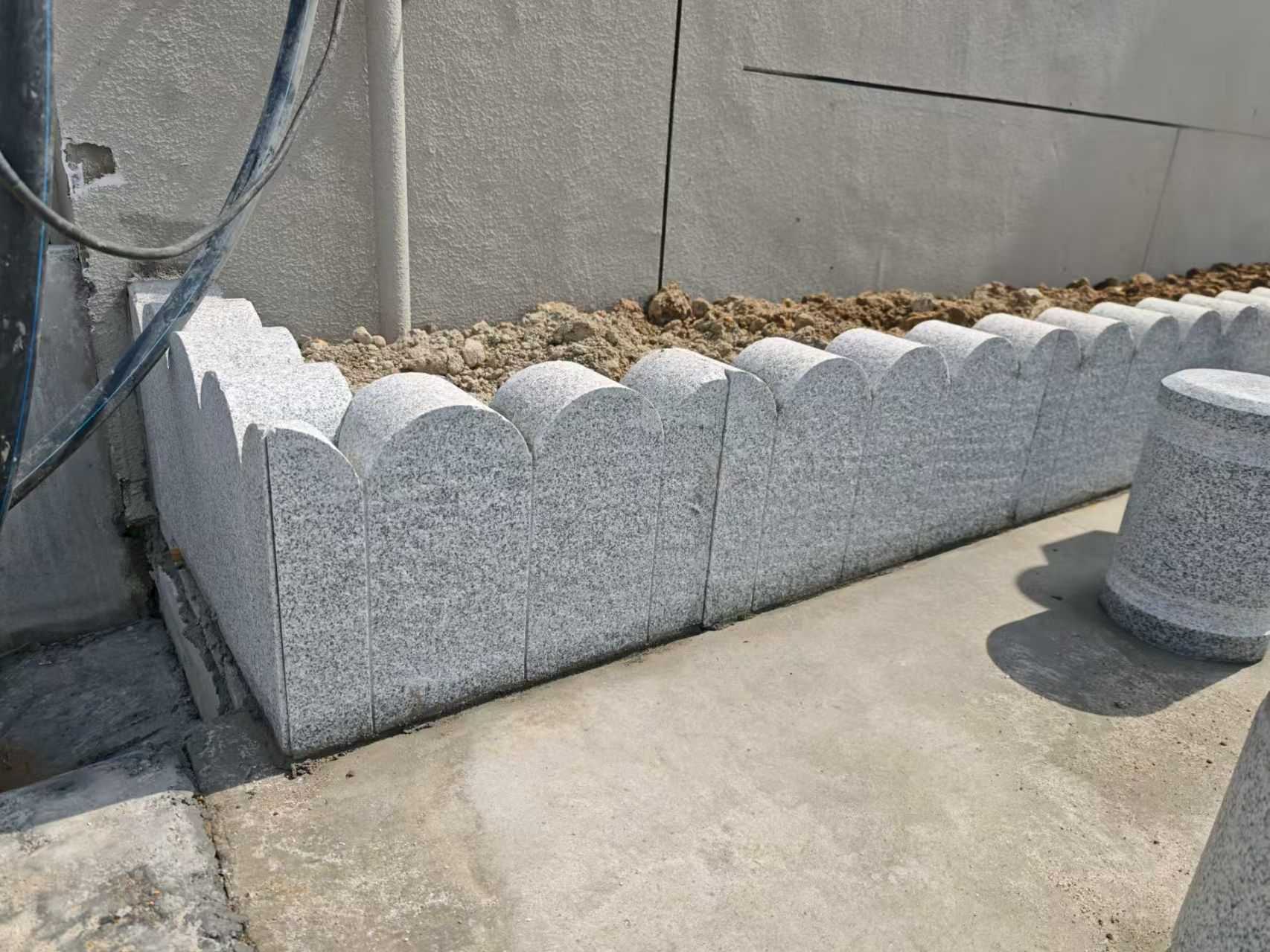 松原 芝麻白花岗岩花边石铺装效果图